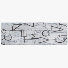 Load image into Gallery viewer, Premium suede fiber fabric on the top layer, guarantee better touch feeling, good water absorption, and help you get a grip during sweaty practices.