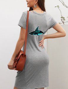 This is a designer short-sleeved T-shirt dress. The cutout on the shoulders and the knotted hem make this dress very unique. With high-quality fabrics, the printing effect is great! It keeps warm in cool weather and also makes women more elegant and sexy. 
