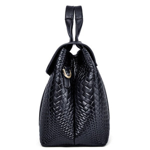 Luxurious black vintage leather bag. Size: 13.18 x 8.58 x 5.23 inches (33.5cm x 21.8 x 13.3cm). Number of Handles/Straps: Single. Material: Genuine Leather. Lining Material: Nylon. Interior: Interior Compartment. Interior: Interior Slot Pocket. Hardness: Soft. Decoration: Lock. Closure Type: Zipper. Free shipping.