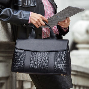 Luxurious black vintage leather bag. Size: 13.18 x 8.58 x 5.23 inches (33.5cm x 21.8 x 13.3cm). Number of Handles/Straps: Single. Material: Genuine Leather. Lining Material: Nylon. Interior: Interior Compartment. Interior: Interior Slot Pocket. Hardness: Soft. Decoration: Lock. Closure Type: Zipper. Free shipping.