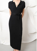 Load image into Gallery viewer, Turn-down collar dress in black.
