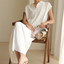 Load image into Gallery viewer, Turn-down collar dress in white.
